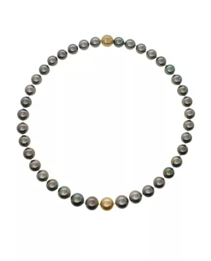 Golden Eye,Tahiti & Südsee-Perlenkette mit 18 K Gelbgold-Magnetverschluss,Tahiti Perlenkette,Südsee Perlenkette,Perlenkette 18 K Gelbgold,AAA Qualität Perlen,Magnetverschluss Gold,Designer Perlenkette Maëla,handgeknüpfte Perlenkette,Luxus Perlenkette,High Jewellery Maëla,graue und goldene Perlen,Tahiti Südsee Perlen Collier,elegante Perlenkette Damen,Perlen Collier 18K,Schmuck mit Südsee Perle,Maëla High Jewellery,Goldverschluss Perlenkette,exklusive Perlenkette,feine Goldschmiedekunst,klassische Eleganz,natürliche Perlen AAA,feminine Schmuckstücke Maëla