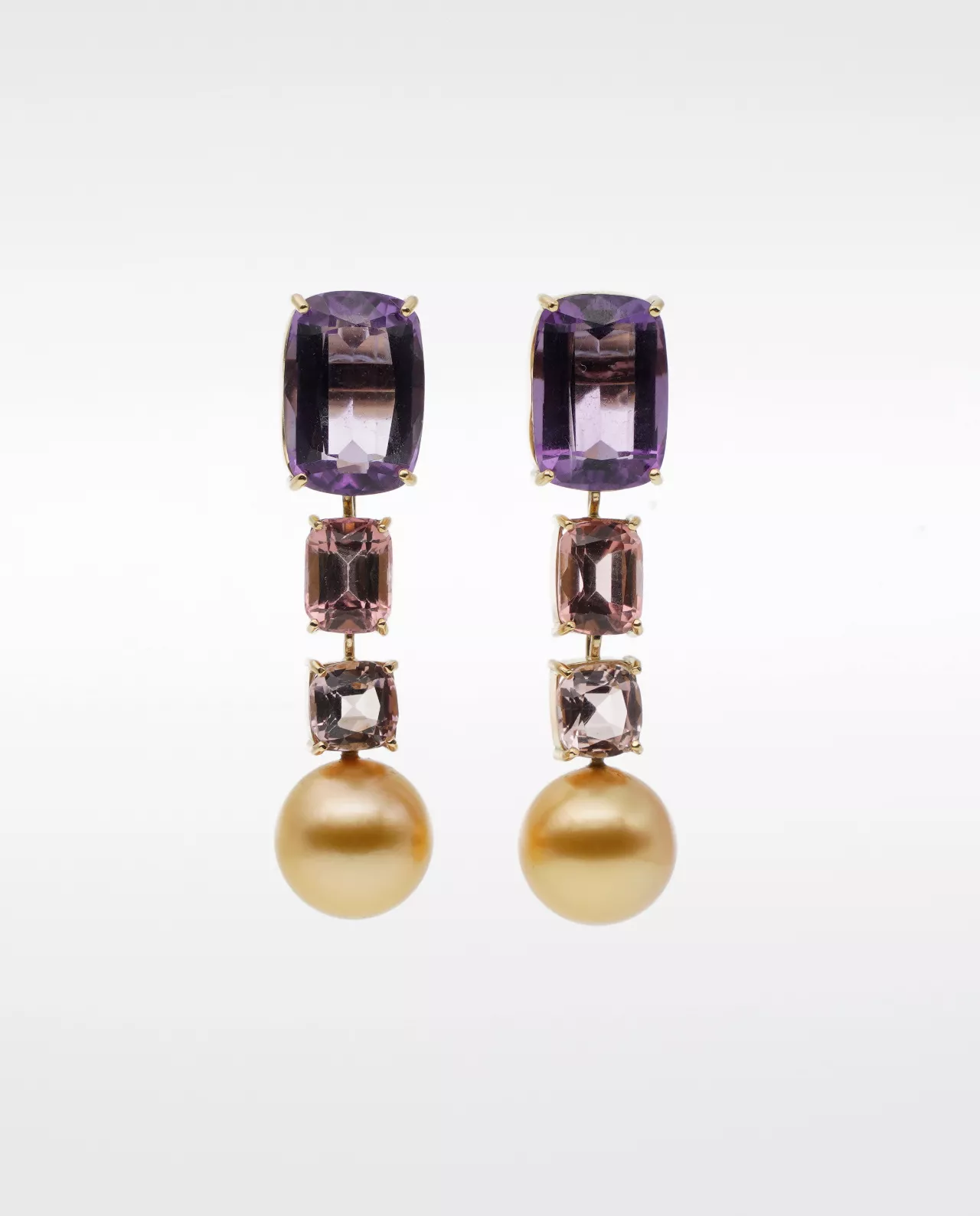 OH_Phantasia Phantasia — Ohrringe mit Amethyst, Turmalin & goldener Südsee-Perle in 18 K Gelbgold | Maëla – Bild 1