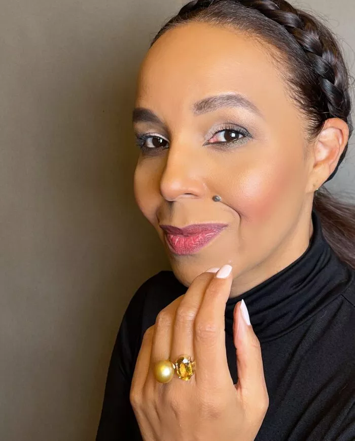 Lemon Light — Ring mit Lemon Quartz & goldener Südsee-Perle in 18 K Gelbgold | Maëla – Bild 4