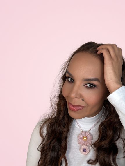 statement anhänger rose royal pink opal, turmalin, goldende südsee perle, 18 karat gelbgold